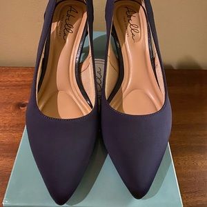 Brand New Abella Sealy Pump